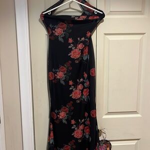 Strapless summer flower dress. Buckle tie in the back and long fit.